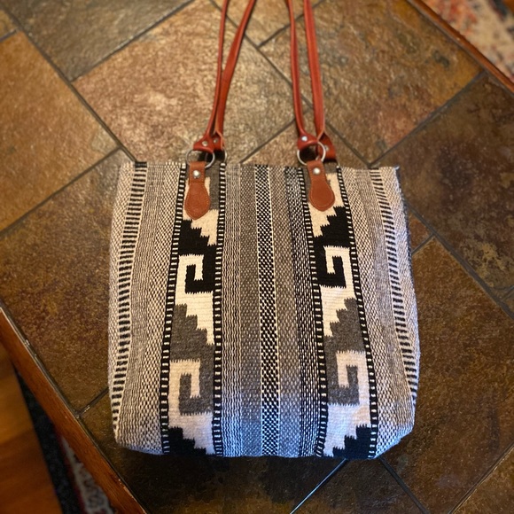 Handwoven black and white wool Greek Key wave Aztec Pattern Purse leather straps - Picture 9 of 10